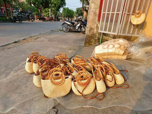 Bolso de mano de jacinto de agua de material natural, bolso de playa para mujer, diseño ecológico con calidad hecha a mano duradera - Product Image 6