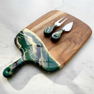 Planche à découper en bois de qualité supérieure avec incrustation en résine époxy |   Planche à découper de cuisine faite à la main |   Service de table en résine de bois de qualité alimentaire durable - Product Image 4