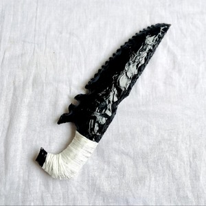 Cuchillo de Fantasía Único de Obsidiana Negra con Incrustaciones de Piedras Preciosas, Calidad Premium, Tallado a Mano, Tacto Real, con Muescas, Regalo Wicca, 5-6 Pulgadas - Product Image 3