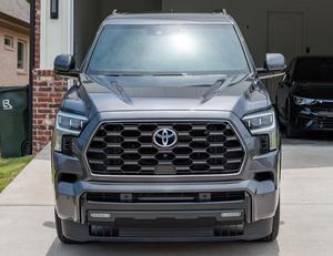 Toyota Sequoia Platinum 4x4 BE 2023 Usada - Product Image 1