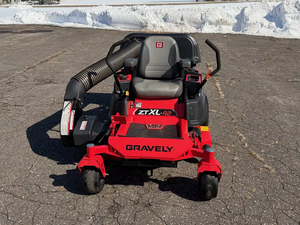 เครื่องตัดหญ้าแบบ Zero Turn ยี่ห้อ Gravely รุ่น 915206 ปี 2016 ขนาด 28V ขับเคลื่อนด้วยตัวเอง เครื่องยนต์ 4 จังหวะ ระดับอุตสาหกรรม พร้อมถุงเก็บหญ้า - Product Image 3