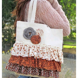 Sac fourre-tout vintage à volants avec triple imprimé à volants et détail de fleur appliquée en coton multicolore marron crème - Product Image 1