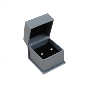 Boîte cadeau personnalisée pour bijoux avec doublure en éponge et pelliculage mat pour bagues, boucles d'oreilles, colliers, fermeture magnétique, OEM - Product Image 2