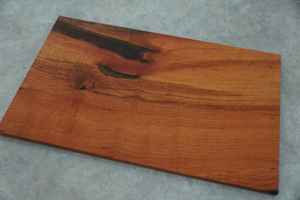 Planche à découper de cuisine en bois massif She Oak Premium 2026 avec grain naturel et canal de récupération des jus pour usage quotidien en cuisine - Product Image 2