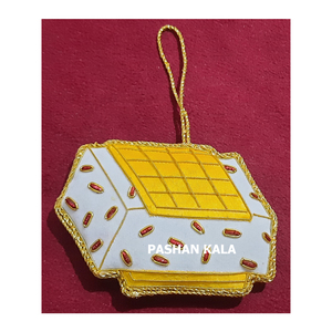 Matériau de tissu forme personnalisée couleur dorée Zari broderie avec perle travail ornement de noël pour noël et cadeau de Diwali - Product Image 1