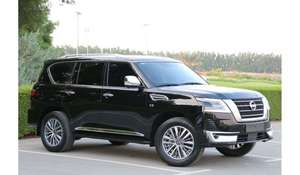 Berline de luxe d'occasion Patrol SE 2023 avec intérieur en cuir foncé, boîte de vitesses automatique, taille des pneus R17, 4x4, toit ouvrant, caméra arrière 360° - Product Image 2