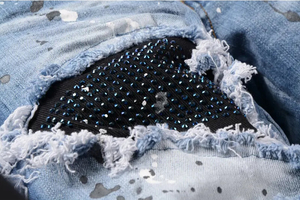 Jeans pour hommes en denim déchiré bleu délavé, coupe slim, broderie, style streetwear, coupe skinny, jeans déchirés pour hommes, pantalon en strass - Product Image 5