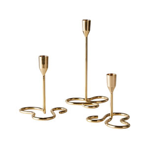 Lot de 4 bougeoirs de luxe en métal bougeoirs vintage en métal doré incurvé pour articles de décoration intérieure - Product Image 1