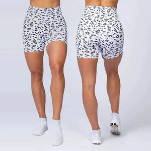 Shorts respirants de couleur unie pour femmes de meilleure qualité, avec sublimation, shorts de gym personnalisés pour femmes - Product Image 6