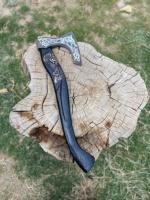 Hache à double tête, manche sculpté à la main en bois, avec lame en acier Damas ou en acier au carbone