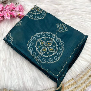 Elegante Sari Indio de Diseño Bollywood con Blusa en Contraste, Moderno, Exclusivo, de Moda, con un Toque Real y Aspecto Sofisticado - Product Image 1