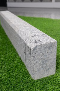 Pierre naturelle Tiancheng, pierre de granit, bordure de trottoir gris rosé 100x150x1000, surface polie, sciée, pour aménagement extérieur - Product Image 3