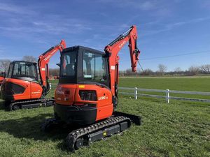 Miniexcavadora Kubota U35-4, Excavadora Compacta Hidráulica con Motor Potente para Trabajos de Construcción - Product Image 5