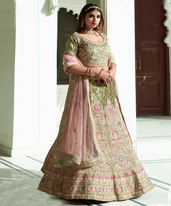 Designer Georgette Impression Numérique avec Broderie Travail Lehenga Choli avec Dupatta Festival Wear Meilleur Prix Vêtement Ethnique Alphanumero - Product Image 3