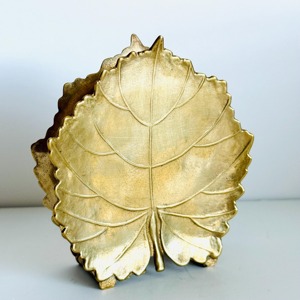Porte-serviettes en or à motif de feuille artisanal, parfait pour la salle à manger, la table de cuisine et la décoration d'événements, fabriqué à la main en Inde - Product Image 2