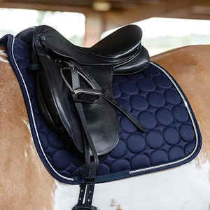 Tapis de selle de cheval en mousse de satin doux avec conception matelassée antidérapante pour une équitation stable OEM ODM disponible - Product Image 2