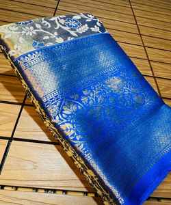 Saree en mousseline de soie à bas prix pour filles avec travail imprimé fantaisie et look élégant pour mariage et fête - Product Image 5