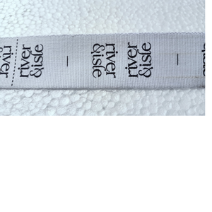 Étiquettes tissées 100% coton sur mesure idéales pour les concepteurs d'ameublement et les magasins de textiles de maison pour la revente - Product Image 1