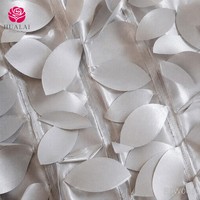 Nappe HuaLai 120 pouces en taffetas argenté brodé de feuilles 3D pour banquets de mariage de luxe, taille personnalisée, vente en gros