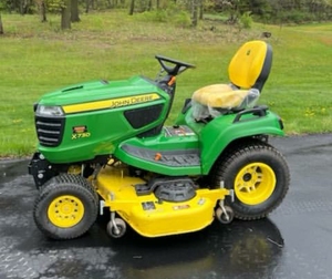 Tondeuse à gazon diesel John Deere X758 4x4 à vendre à prix avantageux, bien entretenue, grande capacité, Garde. - Product Image 2