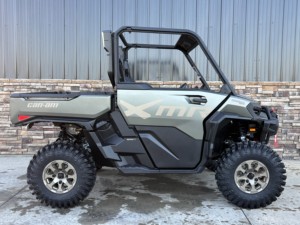 รถออฟโรด Can-Am UTV ขับเคลื่อน 4 ล้อ เกียร์อัตโนมัติ เครื่องยนต์เบนซิน 4 จังหวะ สีดำ วัสดุพลาสติกและโลหะ รับน้ำหนักได้ 20 กก. ขึ้นไป ใช้ได้ทุกฤดู แคนาดา - Product Image 4