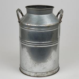 Lata de leche galvanizada antigua de primera calidad con asas rústicas, perfecta para cocinas, jardín al aire libre, cafetería, interiores de granja tradicionales - Product Image 4