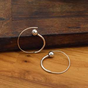 Juego de Aretes de Aro Minimalistas al por Mayor para Mujer, Aretes de Aro con Bola Dorada y Plateada, Aretes Circulares de Acero Inoxidable a la Moda - Product Image 3