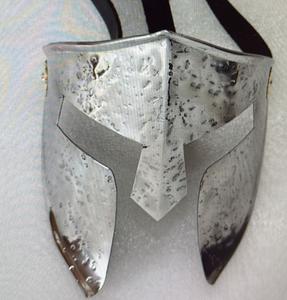 Casque d'armure en métal lourd de conception tendance pour la reconstitution historique en plein air, offrant une protection solide et une finition métallique authentique - Product Image 5