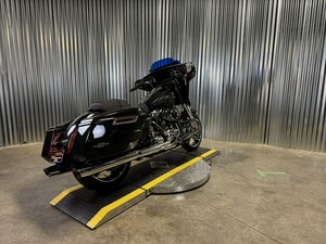 NUEVA Harley-Davidson Street Glide Midnight Ember 2026 con Detalles Cromados, Motocicleta de Turismo - Product Image 4