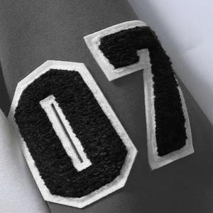 แจ็คเก็ตเบสบอลแบบวาร์ซิตี้สั่งทำขายส่ง พร้อมปักลายเชนิลล์ แจ็คเก็ตบอมเบอร์วาร์ซิตี้ สไตล์ลำลองสำหรับใส่เที่ยวเล่น - Product Image 3