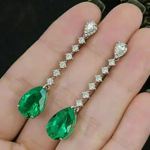 ต่างหูเงินแท้ 925 ประดับมรกตสีเขียวทรงหยดน้ำ 4 กะรัต ผลิตในห้องปฏิบัติการ พร้อมเพชรโมอิสซาไนต์ สร้างความประทับใจให้กับทุกคน - Product Image 4