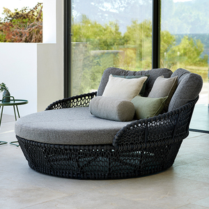 เตียงนอนกลางแจ้งที่ทันสมัยหรูหรารอบลานสวนเฟอร์นิเจอร์หวายสังเคราะห์สระว่ายน้ํา <span class=keywords><strong>daybed</strong></span> - Product Image 1