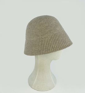 Chapeau Bob Réversible Personnalisé pour Femme, Imprimé All-Over, en Laine, Style Créateur de Mode - Product Image 3