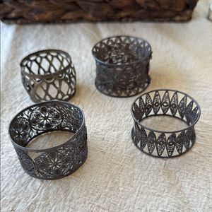 Anneau de serviette en fer forgé orné, fabriqué avec soin, ajoute du charme et de l'élégance aux occasions spéciales - Product Image 1