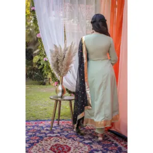 Ensemble de costume pour femme en crêpe vert menthe Gotta Work - Product Image 4