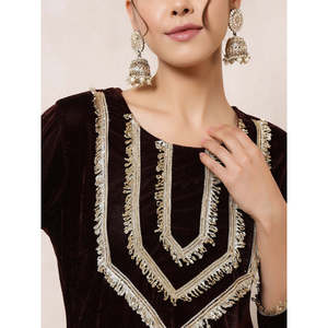 Conjunto de 3 Piezas Indo-Occidental para Mujer, Kurti Elegante de Terciopelo Marrón con Manga Tres Cuartos y Palazzo, Incluye Dupatta, Tallas S-XXL - Product Image 2