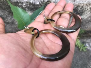 Boucles d'oreilles en corne naturelle polie, écologiques, faites à la main, artisanat indien, style animal élégant pour les événements du soir - Product Image 6