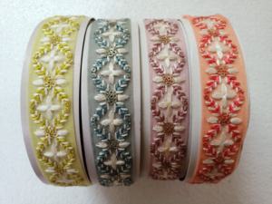 Lacets brodés à la machine sur mesure en motifs floraux et en cinq couleurs pour robes de mariée de 1.25 pouces de largeur - Product Image 3