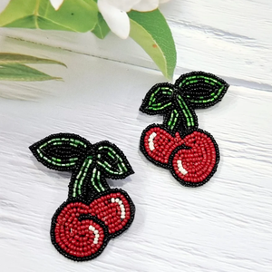 Boucles d'oreilles tendance en perles de résine peintes à la main, écologiques, style été, bijoux légers pour femmes, idéales pour offrir et la vente en gros - Product Image 1