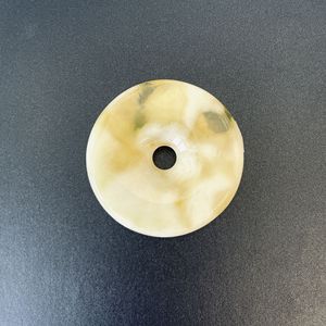 Colgante de Ámbar Báltico Amarillo y Blanco en Forma de Donut, Amuleto de Ámbar Natural en Forma de Círculo para Collar - Product Image 3