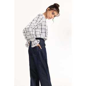 Camisa Informal de Popelina Blanca y Negra con Elementos de Moda Sencillos-224-217-011 - Product Image 6