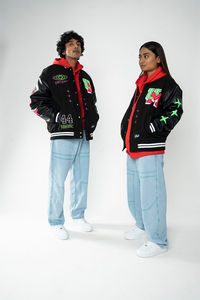 Chaqueta de bombardero universitaria de 15 modas para hombres y mujeres Mangas de cuero de cuerpo de lana Bordado personalizado y chaquetas OEM de chenilla - Product Image 5