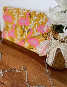 กระเป๋าคลัทช์ผ้าฝ้ายประดับลูกปัดสำหรับผู้หญิง ดีไซน์หรูหรา แบบซองใส่ของ ใส่ได้ในงานกลางคืน สีโปร่งใส สามารถสั่งทำสีได้ตามต้องการ พร้อมตัวล็อคแม่เหล็ก ดีไซน์ทันสมัย - Product Image 3