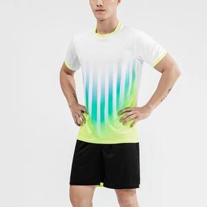 Ensemble d'uniformes de football respirants de qualité supérieure 100 % polyester à col en V, personnalisés, nouvelle saison 2024, maillot et short imprimés par transfert thermique - Product Image 5