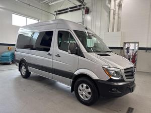 Mercedes-Benz Sprinter 2500 Usada del 2016 con Techo Normal - Product Image 2