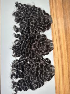 Cheveux humains du temple bouclés naturels vierges indiens un donneur paquet brut Extensions de tissage de trame humaine cuticules alignées Double dessiné - Product Image 5