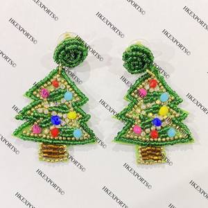 Pendientes de cuentas de árbol de Navidad chapados en oro de diseño único para mujer al por mayor, pendientes de aro de moda con cuentas multicolores hechos a mano - Product Image 3