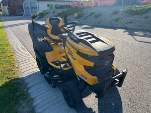 Compre el Tractor Cortacésped Cub Cadet XT3 de 106 cm, Tractor de Jardín de Uso Pesado con Transmisión Hidrostática - Product Image 2
