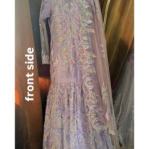 Robes de demoiselle d'honneur élégantes et chics pour filles pour les fêtes et les événements spéciaux - Product Image 2