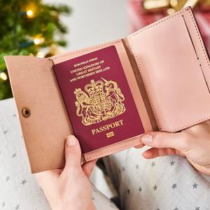 Pasaporte de cuero de alta calidad personalizado para hombres padrinos de boda regalo 2017 - Product Image 4